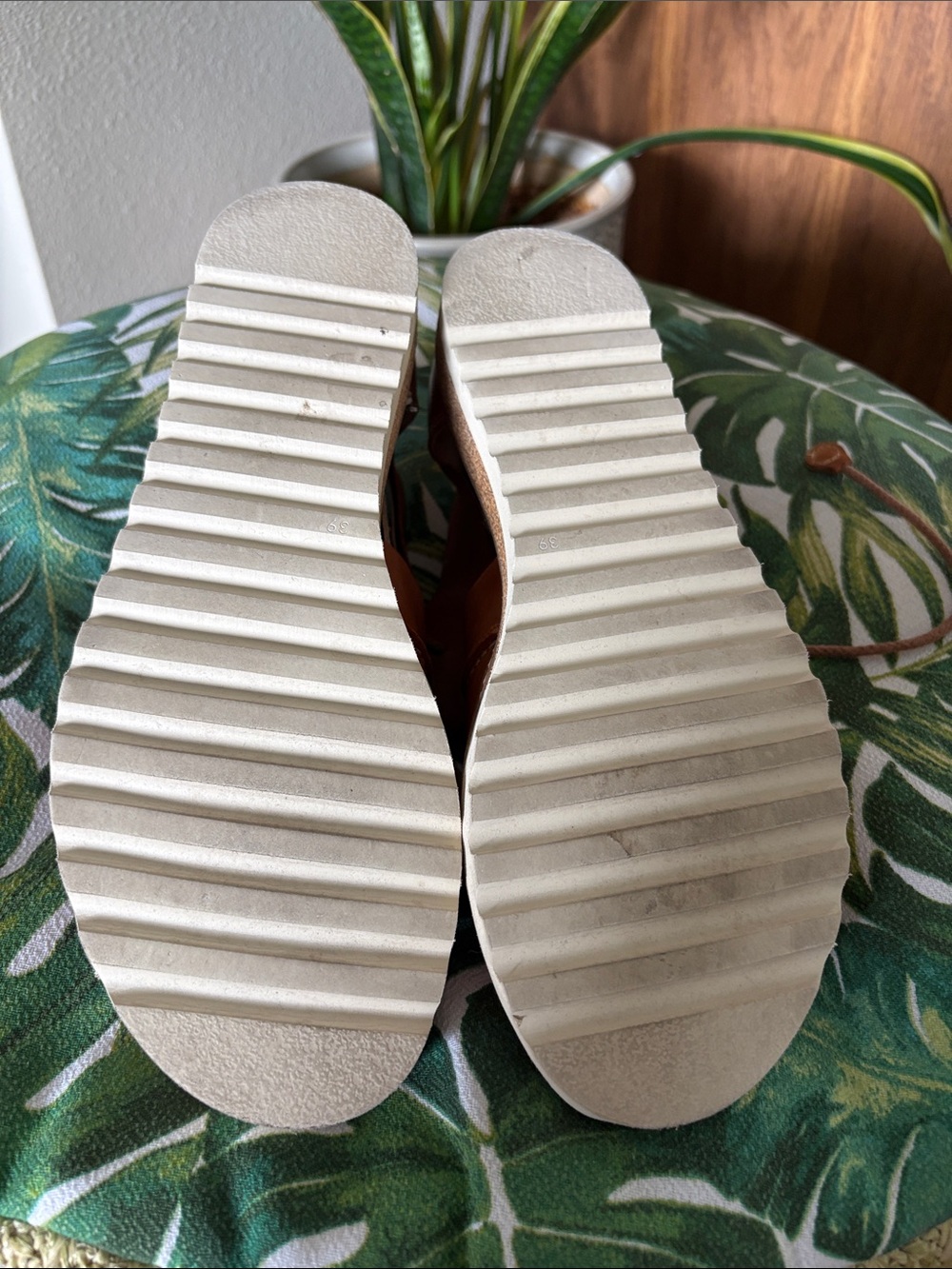 Pikinos Leather Cutout Lace-Up Sandal..worn once - Picture 6 of 8